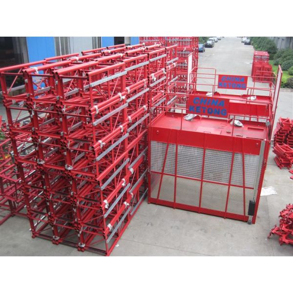 Building Material Cage Hoist 1200kg Red Painted 3.6 x 1.5 x 2.5m