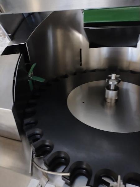 Automatic Rotary Bottle Orienting Machinery Efficient Unscrambler For Various Bottle Sizes