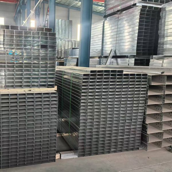 2m-6m de longitud bandeja de cable galvanizado duradero / fácil de instalar bandeja de cable montado en la pared