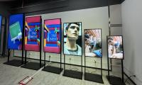 43インチ 高明るさ 2500nits IPS パネル付きの窓向きディスプレイ