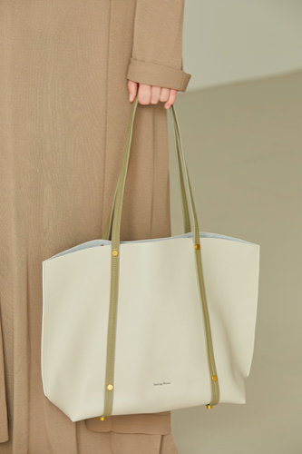 Irremovable Strap Fan Shaped Bag 37cm 27cm Cowhide Leather Tote Bag