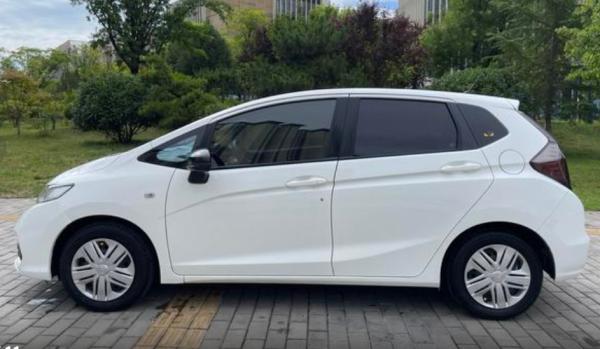 Veículo Usado Pequeno Sedan a Gás 1.5L CVT Max Pro 188km/h Velocidade 5 Portas Hatchback Óleo Carro a gasolina para Honda Fit
