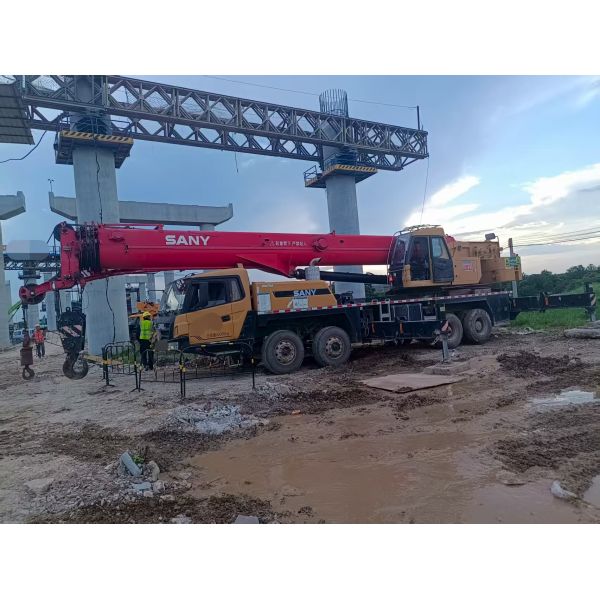 Vente de grues mobiles de 50 tonnes - Équipement de levage de construction lourde