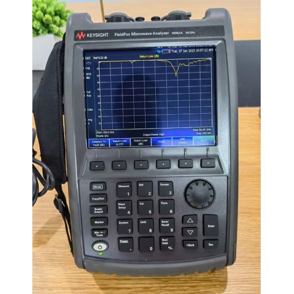 Portable Keysight Agilent N9952A FieldFox Handheld Microwave Analyzer with 50 GHz and Vector Network Analyzer