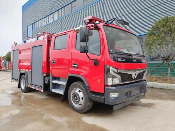 Dongfeng Fire Sprinkler Emergency Rescue Vehicle Is Suitable for Cleaning Fire Roads Landscaping and Greening