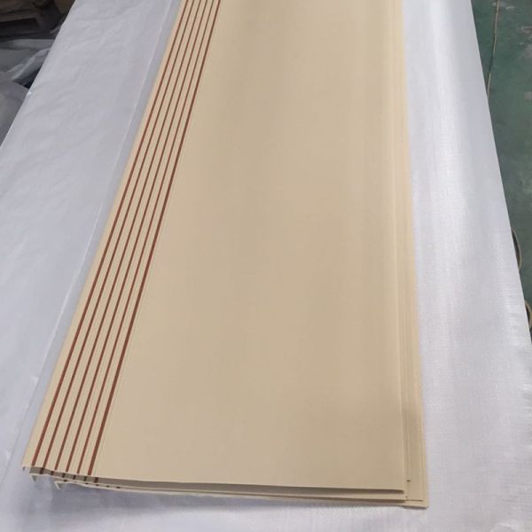 Non Slip Commercial Rubber Stair Treads Indoor Nosing SGS Certificate