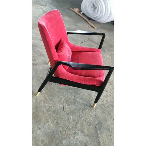 Brown Leather Single Sofa Chair Ash Wood Frame With Copper Feet 73 * 68 * 85cm