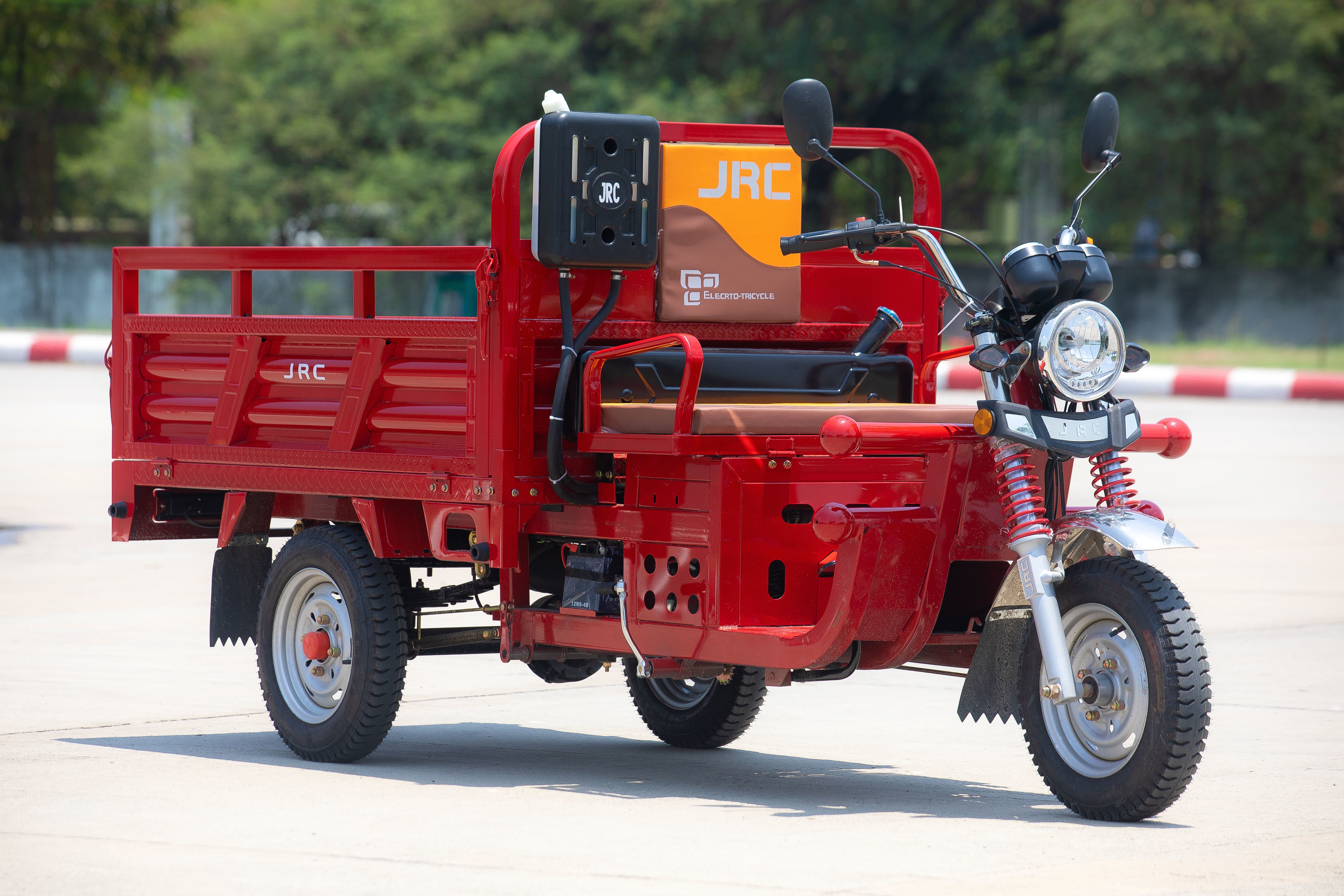 JRC-130 Cargo Tricycle with 300 kg Maximum Rated Load, 50 km/h Speed, and