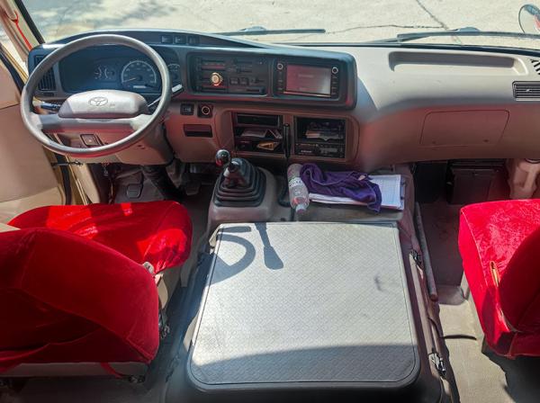 23 Seats  Second Hand Tour Bus with Manual Transmission