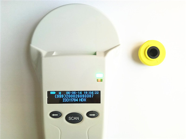 Mini Electronic Red Yellow RFID Animal Ear Tag For Sheep Cattle Tracking