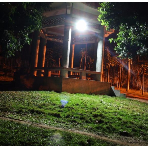 Solar Flood Light with Dimming and Automatic Night Work Mode High Bay LED Light Source