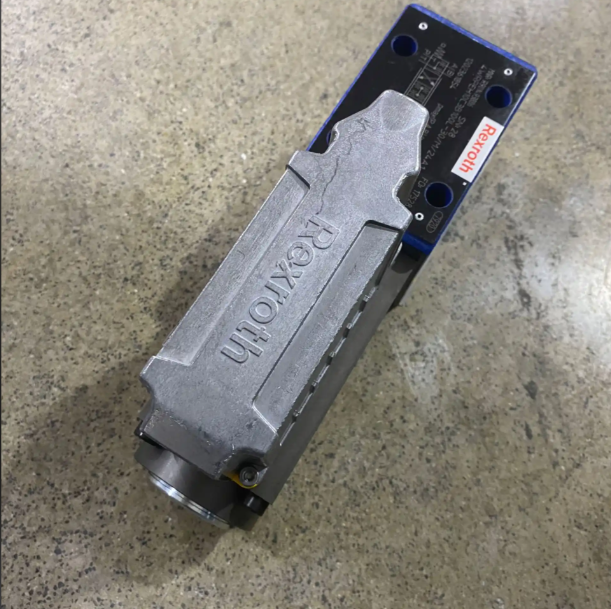 R901507310 4WRPEH10C3B100L-3X/M/24F1 Proportional directional valve from Rexroth, Germany