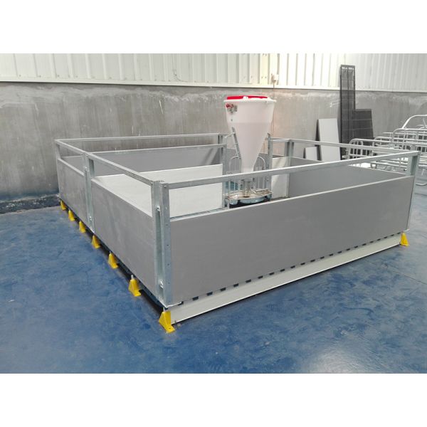 Plastic Floor Pig Farrowing Pen With Pvc Board And Feeder Alkali Reistance