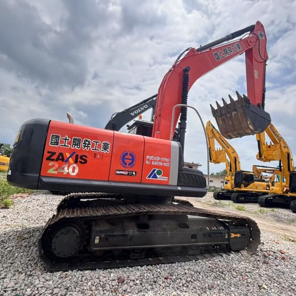 Earthmoving Hitachi ZX240 Repossessed Mini Excavators Crawler 24 Ton 132KW