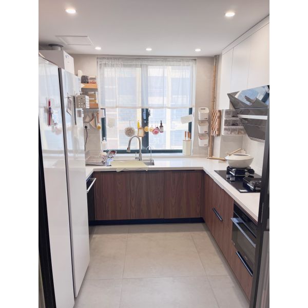Oak Woodgrain Finish Waterproof Particle Board Kitchen Cabinet For Villa
