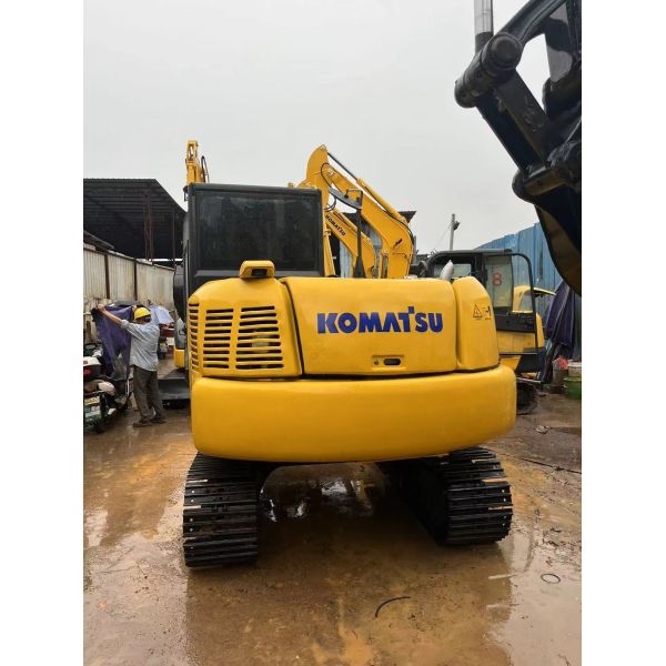 Yellow Komatsu PC70-8 Excavator 20 Tons 48.5 kW Power 3293 Working Hours