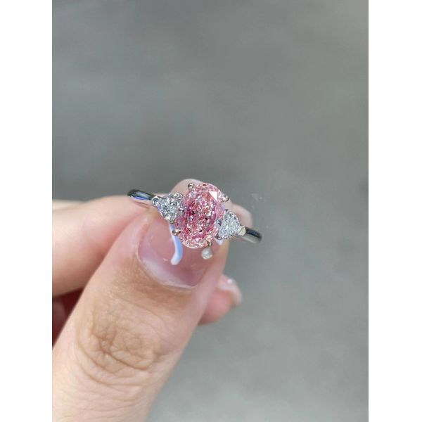 1.69ct Lab Grown Diamond Rings Synthetic CVD Pink Diamond Oval Shape Three Stone Style
