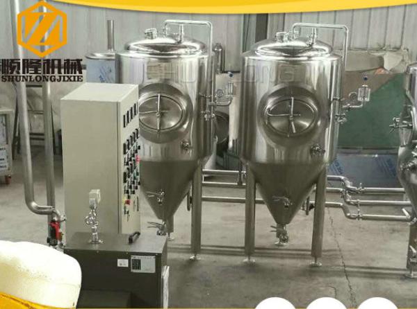 Stainless Steel Industrial Brewing Equipment 500L 3 Vessels Hot Water Tank Available