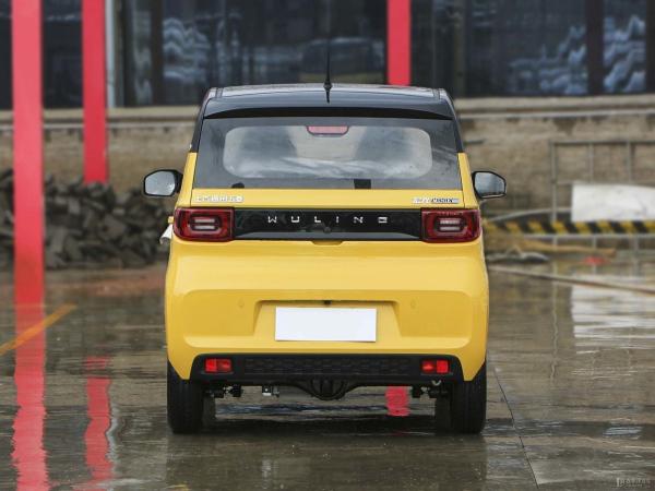 Chinese design Hongguang Mini macarons fashion 120km lithium iron phosphate spot sales, small cars