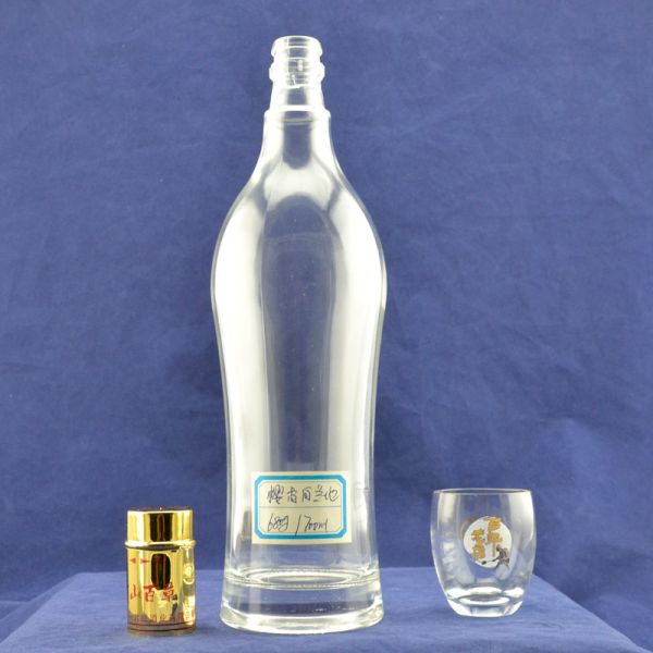 Customized Logo Acceptable Clear White 750ml Spirit Bottle for Rum Vodka and Whiskey