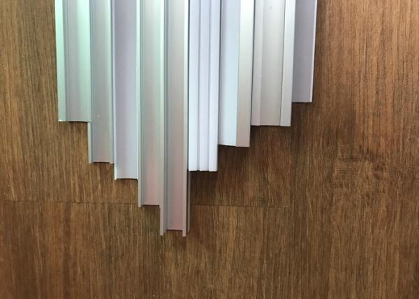 22mm Triangle Led Aluminum Profile Anodized Surface With Black Sliver White Fixture