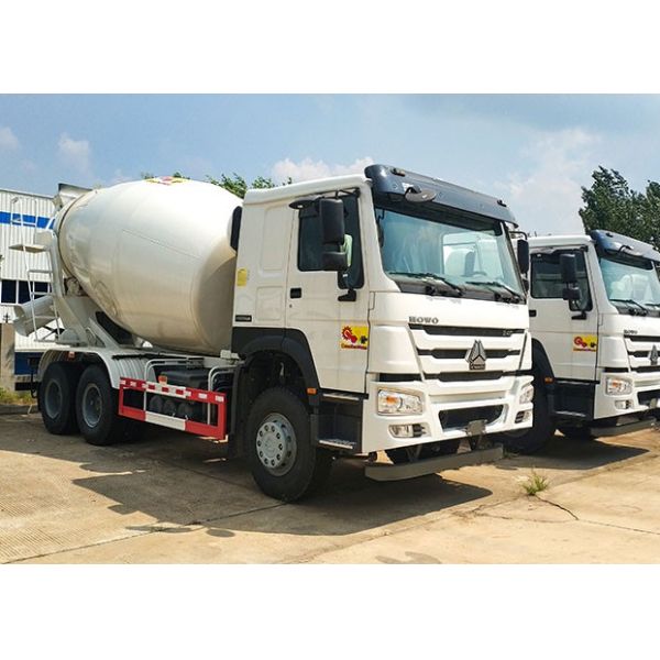 Sinotruk HOWOのトラックミキサのトラック8cbm 6X4の混合機の具体的なセメント
