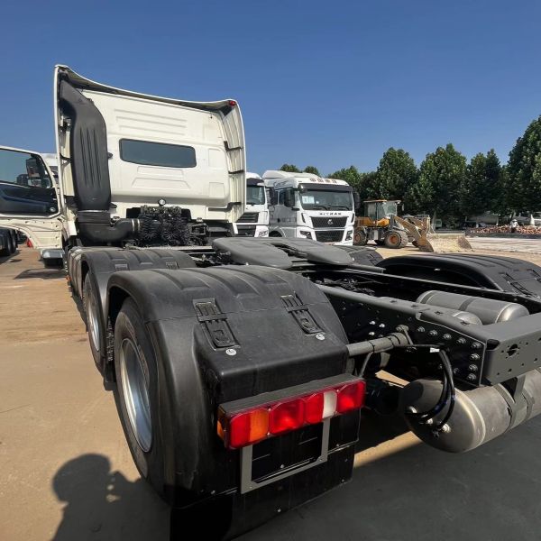 430hp Used Tractor Trailer Sinotruk Howo T7H 10 wheels manual diesel