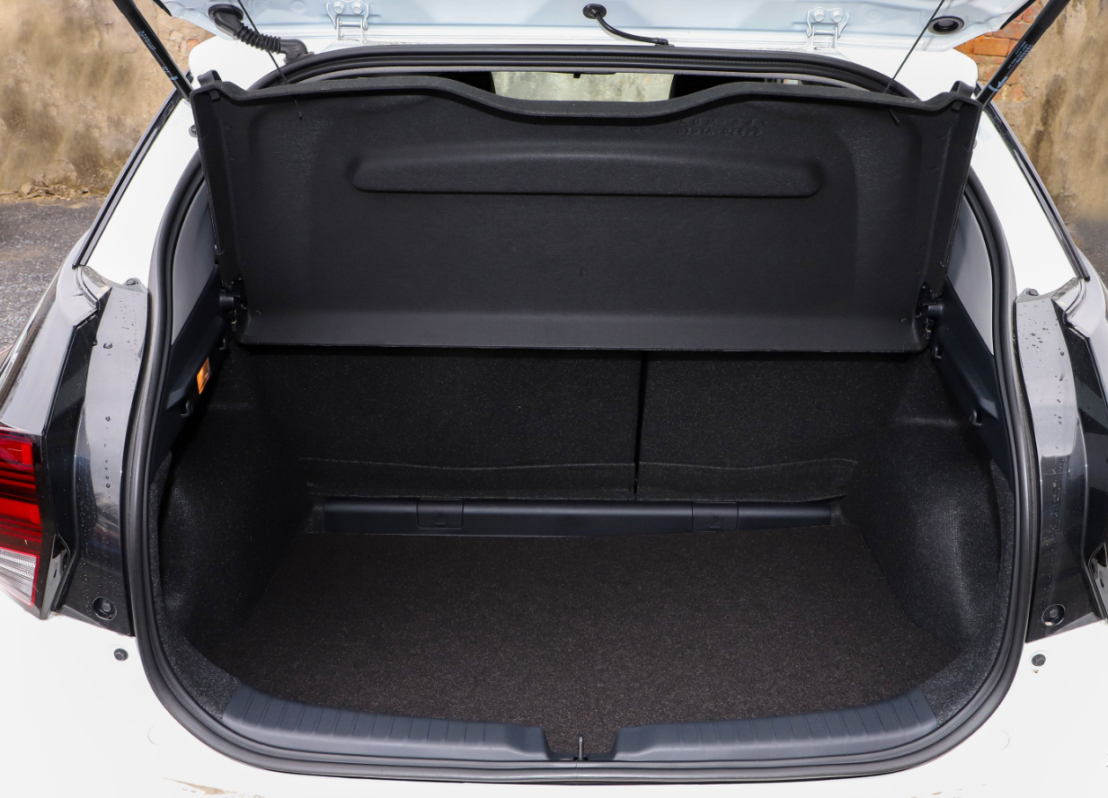 Hatchback Crossover Toyota YARiS L 2022 X 1.5L CVT Zungui Version 5 Door 5 Seats