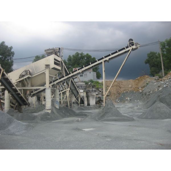 Under Technical Guidance Installation 50-300 T/H Limestone Granite Impact Crusher