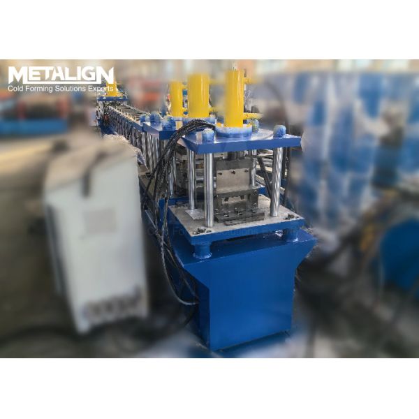 Máquina de moldeado de rodillos de techo automático para perfiles de costura de 700 mm con corte y forma eficiente