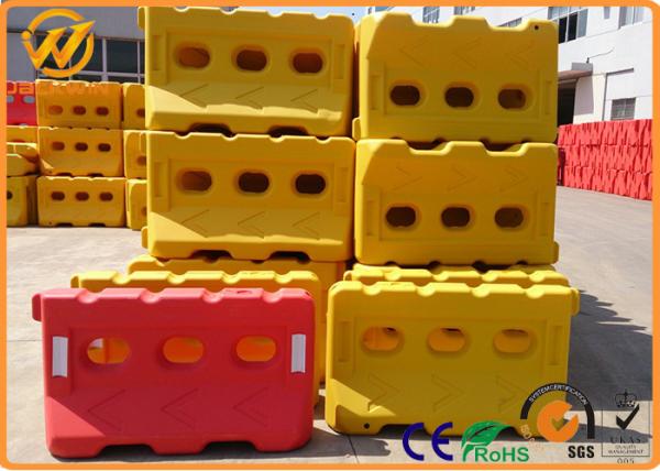 Road Crowd Control HDPE Solid Plastic Traffic Barriers 7.5 Kg Portable Road Barriers