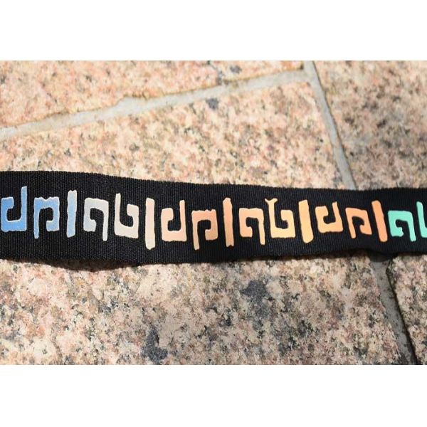 Заплаты печатания экрана красочного логотипа изготовленные на заказ для Webbing 20mm черного