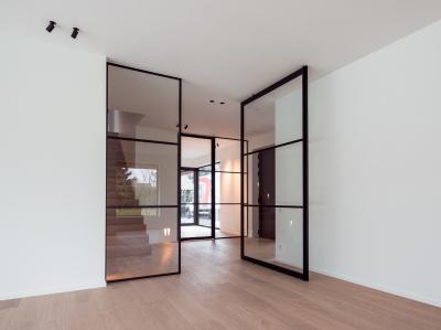 Space Saving Aluminium Pivot Doors , Tempered Glass Internal Glass Pivot Doors
