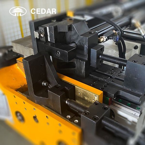 CNC Semi Automatic Pipe Cutting Machine Straw 28mm Curva Nylon Die Synchronized Pipe