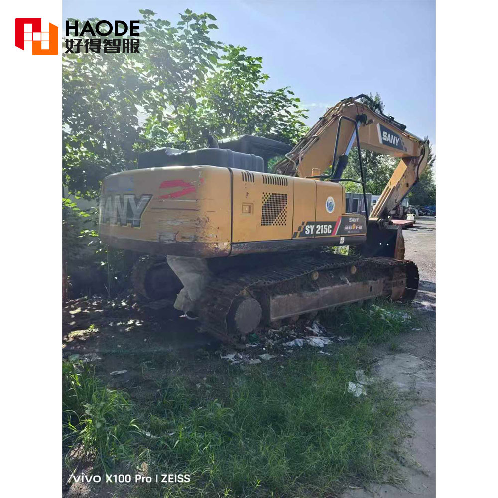 Подержанный экскаватор Komatsu 215-10 Средний на складе Подержанный экскаватор Komatsu PC100