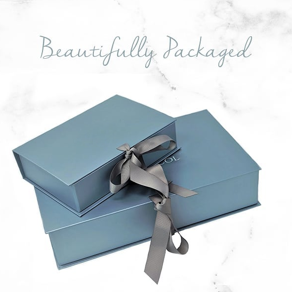 Metallic Color Papercraft Gift Box Embossed Logo For Baby Clothes Packaging