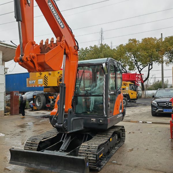Used Doosan Mini Excavator  Dx55 Second Hand Mini Digger Original Color