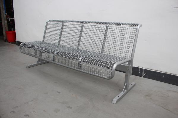 Bancos de metal para o exterior