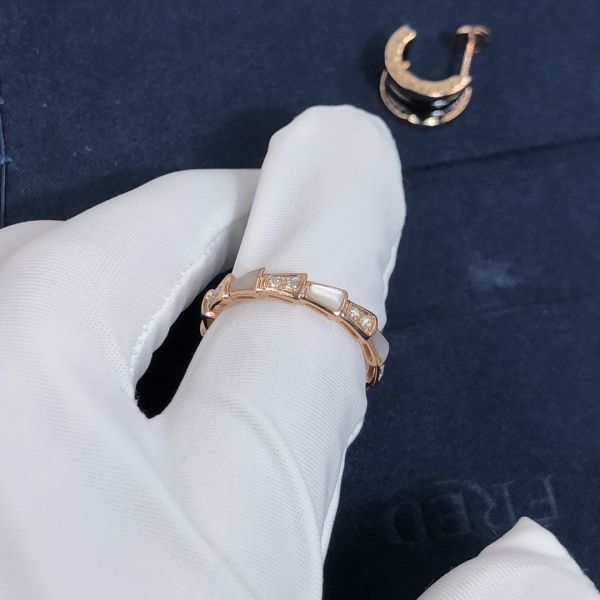 Elegant  18K Gold Diamonds Serpenti Viper Ring Diamond With White MOP Ring Yellow Gold White Gold