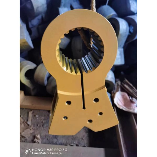 Части бетонных насосов с желтым белым и серебряным цветом