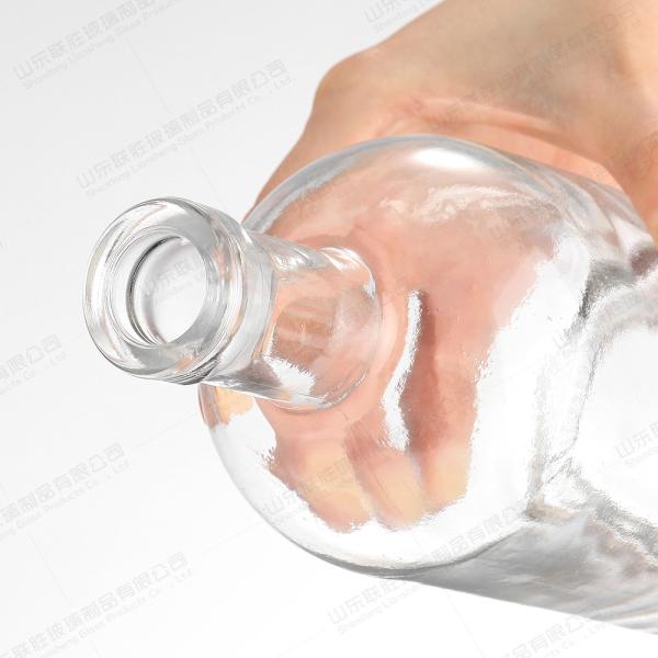 Garrafas de vidro de vodka feitas de vidro com material e corpo aceitáveis para OEM/ODM