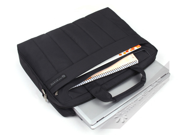 Sac de transport d'ordinateur portable en nylon noir, gris, rouge avec le polyester intérieur pour le déplacement