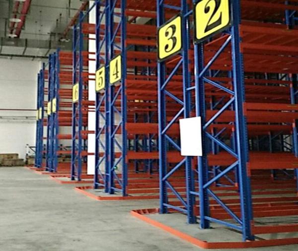 Narrow Aisle Steel Structure Heavy Duty Steel Storage Racks / Industrial Pallet Racks