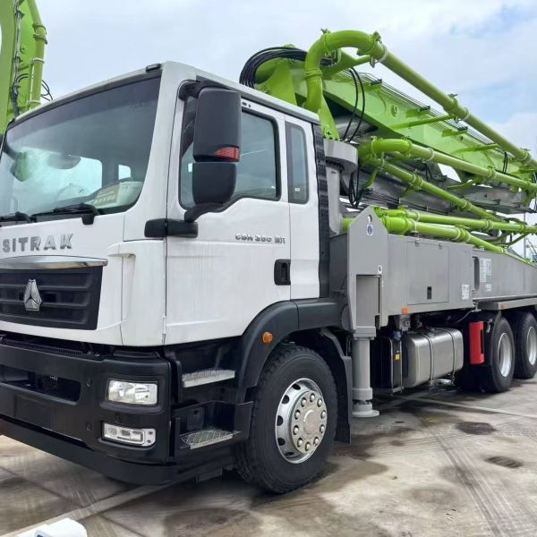 Nuevo camión de bombeo de hormigón de 3 ejes martillo 40m con chasis Sitrak