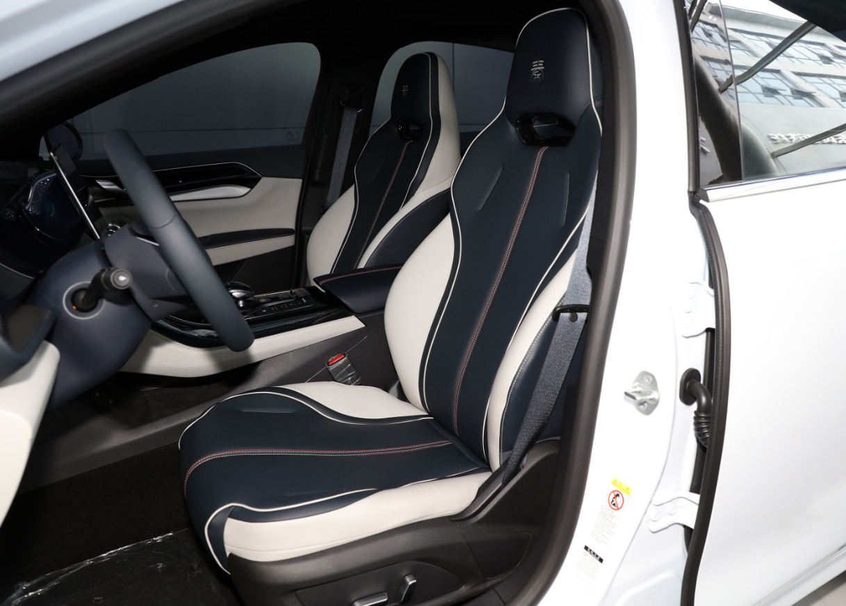 BYD Qin Plus 2021 Véhicule électrique BYD 600 km Version phare Voiture électrique 4 portes 5 places