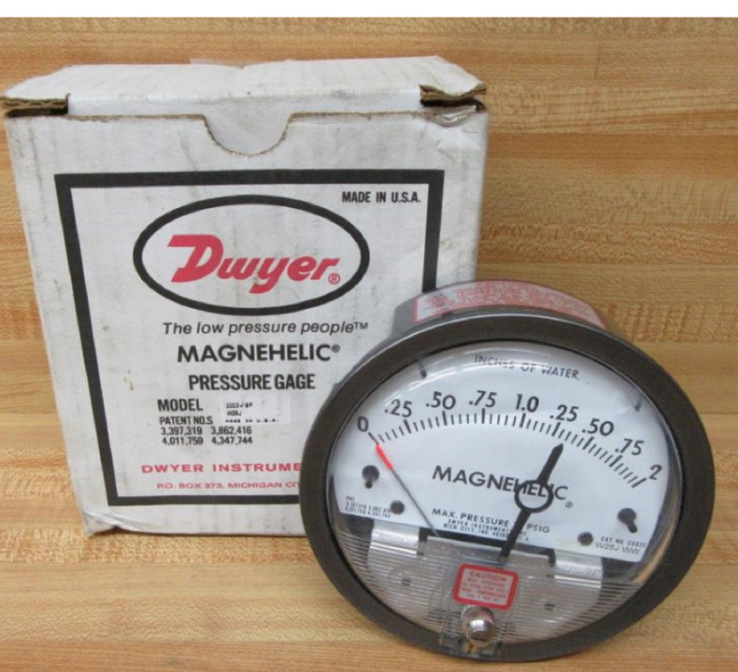 Оригинальный дифференциальный манометр 2002C W25J WW 2002C Dwyer