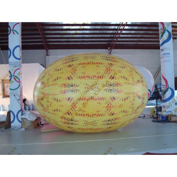 Globo gigante atractivo de la publicidad