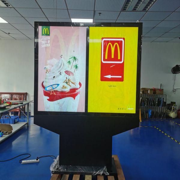 55 Inch Outdoor Digital Signage with 3000-4000 Nits Brightness   IP65 Waterproof Advertising Kiosk