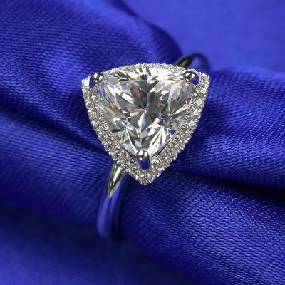 Trangle Shape 3 Carat Moissanite Ring 3.05 Grams Gold Weight Customized Packing