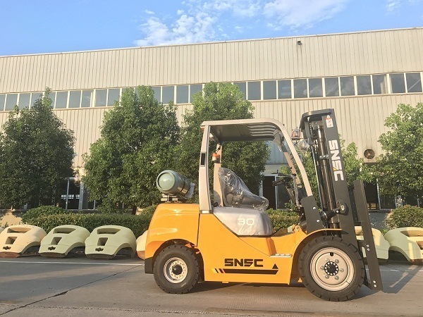 3t Gas Forklift with Paper Roll Clamp and Advanced Technology